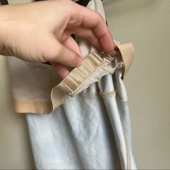 Lululemon tank top scoop me up blue black white EUC size 4 - Picture 11 of 13